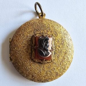 Vintage locket gold tone pendant cameo roman soldier photo holder jewelry